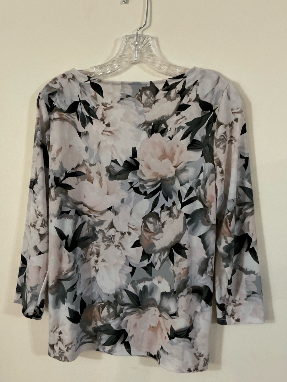 Calvin Klein Long Sleeve Floral Scoop Neck Top in Blush, Gray and Black - Picture 5 of 9